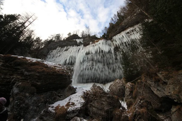 Ijspegels Van Bevroren Waterval Pericnik Waterval Slovenië — Stockfoto