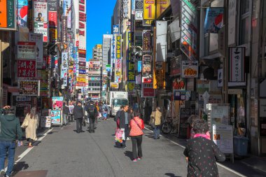 Kabukicho bölgesindeki cadde manzarası
