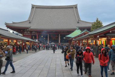 Tokyo 'nun Asakusa ilçesindeki cadde manzarası 
