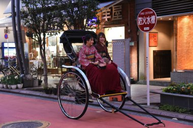 Tokyo 'nun Asakusa ilçesindeki cadde manzarası 