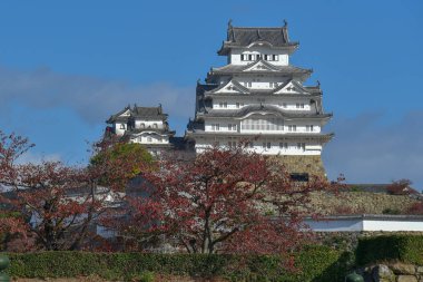 Sonbahar sezonunda Himeji Kalesi, Japonya 