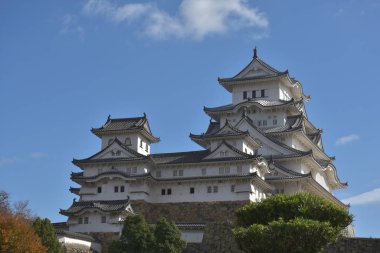 Sonbahar sezonunda Himeji Kalesi, Japonya 