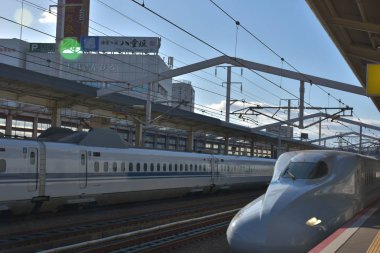 Tokaido Shinkansen hızlı treni kalkışa hazır.