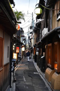 Gece Pontocho sokağı manzarası, Kyoto