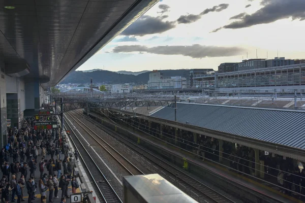 Pessoas Caminhando Estação Ferroviária Kyoto Japão — Fotografia de Stock