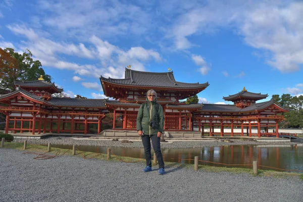 Dospělá Turistická Návštěva Byodo Chrámu Phoenix Hall Uji Kjóto — Stock fotografie