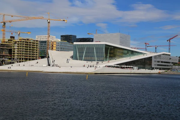 Turisti Che Esplorano Oslo Opera House Norvegia — Foto Stock