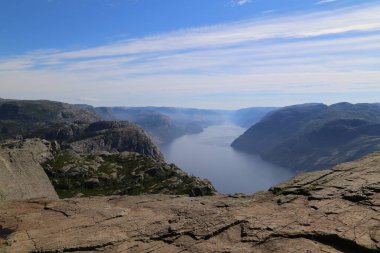 Preikestolen - ünlü cliff adlı Norveçli dağlar