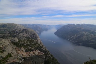 Preikestolen - ünlü cliff adlı Norveçli dağlar