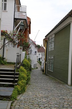 Bergen 'in bulutlu bir günde renkli evleri