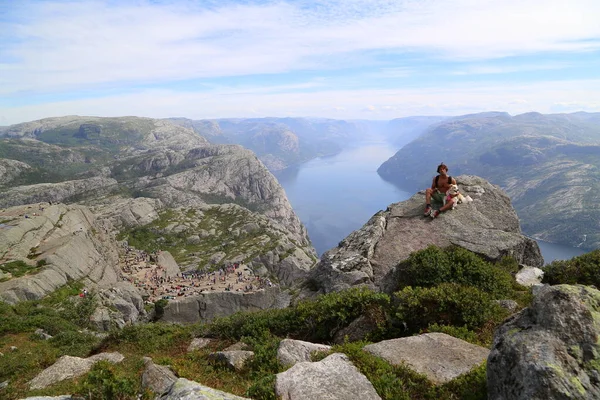 Preikestolen 在挪威山著名悬崖 — 图库照片