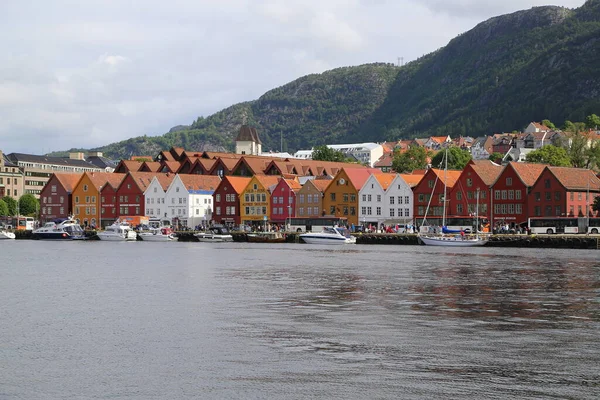 Les Maisons Colorées Bergen Dans Une Journée Nuageuse — Photo