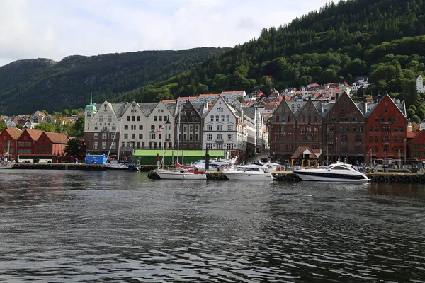 Les Maisons Colorées Bergen Dans Une Journée Nuageuse — Photo