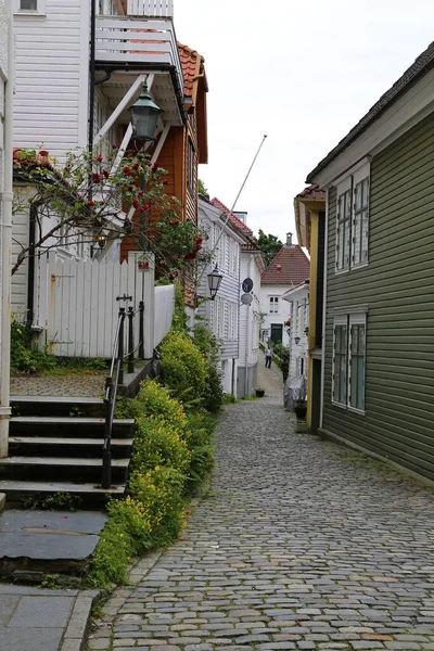 Bergens Fargerike Hus Overskyet Dag – stockfoto