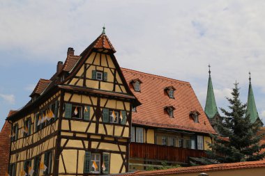 Almanya 'nın Bamberg şehrinde güzel evler ve caddeler