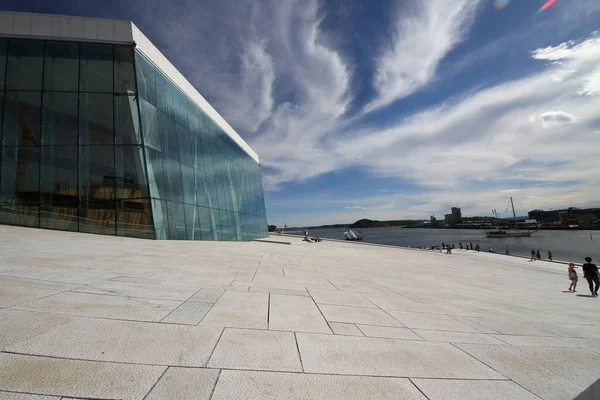 Turisti Che Esplorano Oslo Opera House Norvegia — Foto Stock