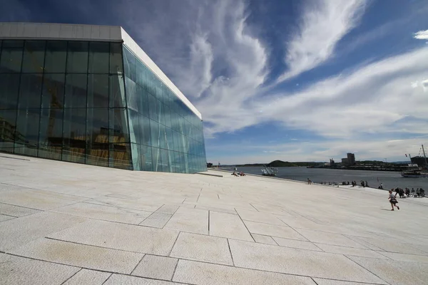 Tourists Exploring Oslo Opera House Norway — Stock Photo, Image