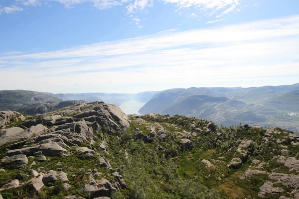 Preikestolen Διάσημο Απότομο Βράχο Στο Νορβηγικό Βουνά — Φωτογραφία Αρχείου