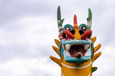 Yeni Çinliler için ejderha heykeli görüntüsü.