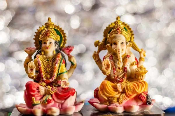 Concepto Dioses Hindúes Con Ídolos Ganesha Laxmi Bokeh Backgro — Foto de Stock