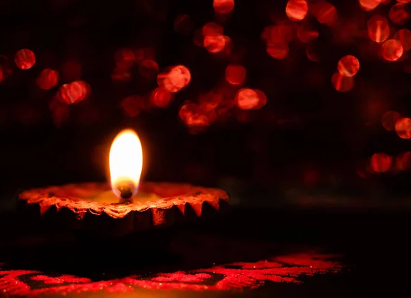 Hermoso Bokeh Luces Rojas Con Diya Erthen Terracota — Foto de Stock