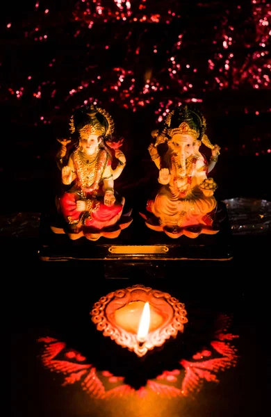 Retrato Vista Ganesha Luxmi Ídolos Con Una Lámpara Terracota — Foto de Stock