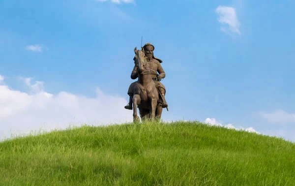 Baixo Ângulo Vista Frontal Estátua Warrior Baj Singh Sentado Cavalos — Fotografia de Stock