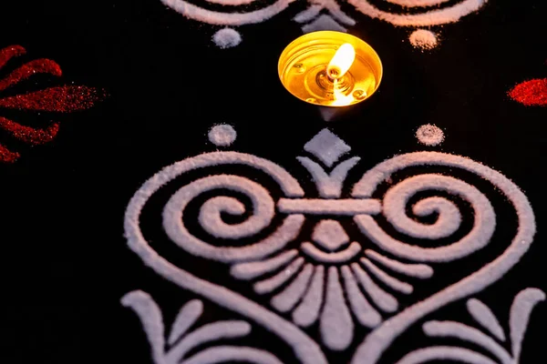 Extreme Close Van Mooie Lamp Witte Rode Rangoli Zwarte Achtergrond — Stockfoto