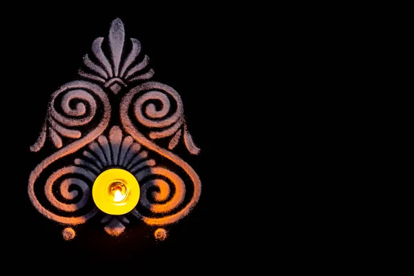 Top View Glowing Lamp Beautiful White Color Rangoli Balck Background — стоковое фото