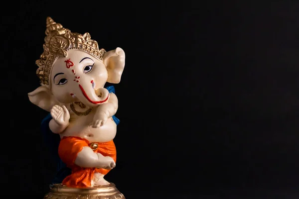 Piękna Fotografia Posągu Ganesha Przed Czarnym Tle Koncepcja Mądrości — Zdjęcie stockowe