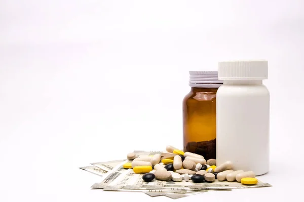 Contas Dinheiro Misturado Com Comprimidos Pílulas Medicação Bottel Medicina — Fotografia de Stock