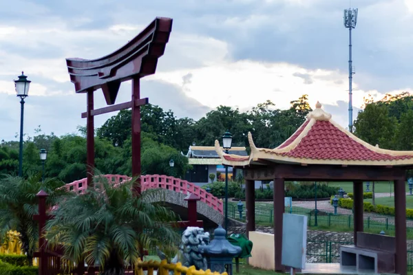 Budist Stupa Coudy Morning Düşük Açılı Görüntüsü Budizm Konsepti — Stok fotoğraf