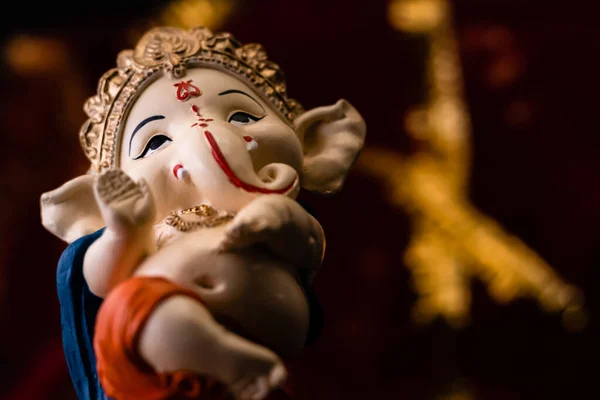 Niski Kąt Ciała Ujęcie Ganesha Statua Błogosławieństwo Ręki Hinduizm Koncepcja — Zdjęcie stockowe