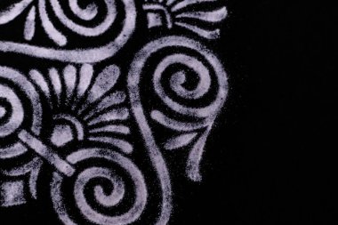 Dutch Agnle, balkon arka planındaki Rangoli 'yi kapat. dhanteras konsepti