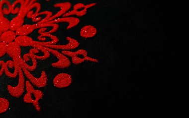 Rangoli 'nin karanlık arka planı ve fotokopi alanı olan güzel bir yan görüntüsü. Festival konsepti