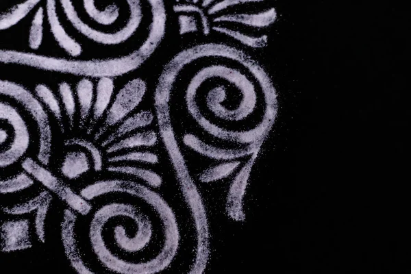 Dutch Agnle, balkon arka planındaki Rangoli 'yi kapat. dhanteras konsepti