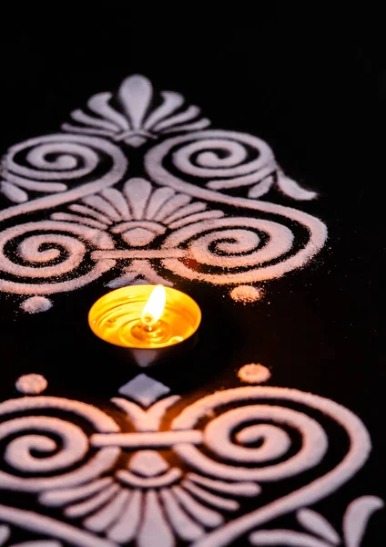 Krásná Jednoduchá Terakotová Lampa Zářící Tmě Rangoli Designu Kopírovacím Prostorem — Stock fotografie