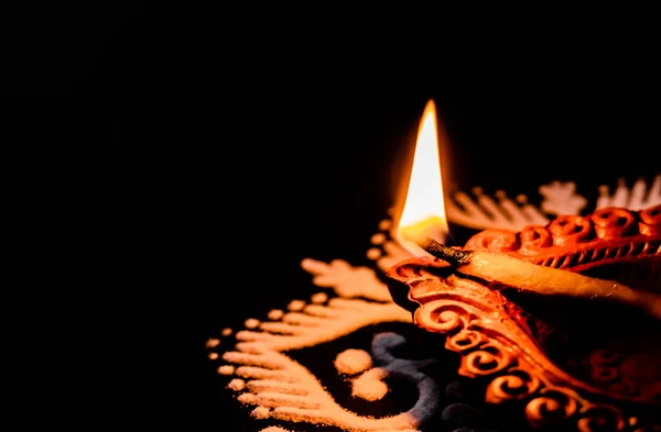 Extreme Close Van Mooie Messing Lamp Rangoli Zwarte Achtergrond Met — Stockfoto