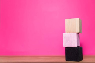 Parlak bir zemin üzerinde tahta küpleri, metin, hiç kimse, tasarım için.