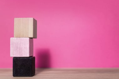 Parlak bir zemin üzerinde tahta küpleri, metin, hiç kimse, tasarım için.