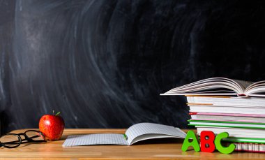 Masadaki kitaplar, ABC yazıtları.