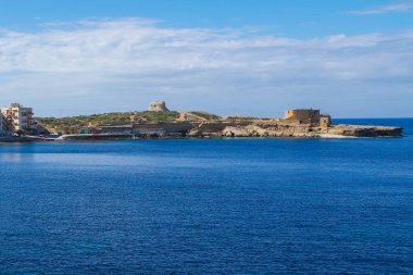 Kasaba ve Marsalforn, Gozo, Malta, Avrupa kıyı şeridi manzarası