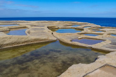 Gozo Adası, Marsalforn, Malta, Avrupa 'da tuz buharlaşma göletleri