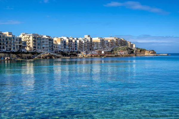 Вид вдоль береговой линии Марсалфорн, Гоцо, Мальта, Европа — стоковое фото