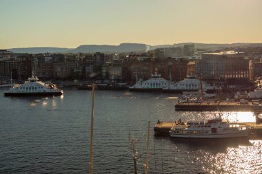 Norveç, Oslo 'da gün batımında Pipervika Körfezi