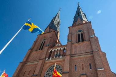 Uppsala Katedrali ana girişi, İsveç