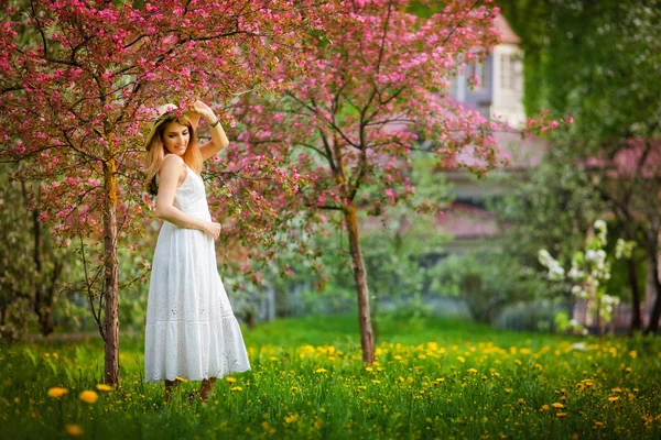 Portrait Beautiful Girl Hat White Dress Blooming Garden — Stock Photo, Image