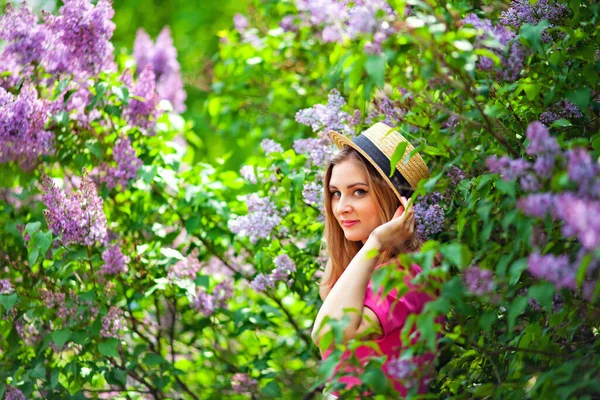 Portrait Une Fille Dans Style Pin Dans Jardin Fleuri — Photo
