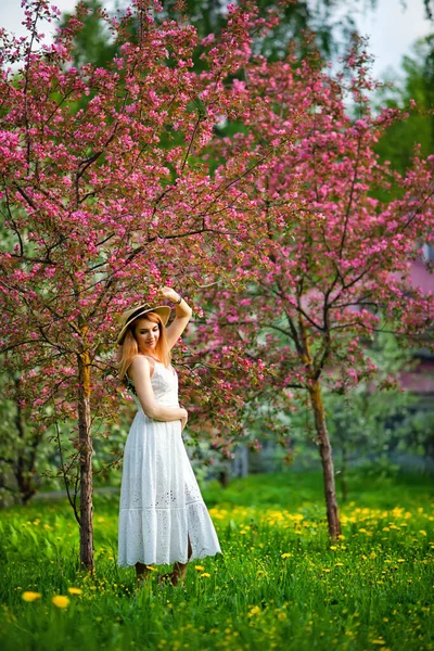 Young Attractive Girl Walks Spring Green Park Enjoying Flowering Nature — Stock Photo, Image