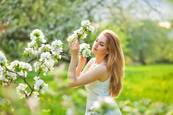 Beautiful Teen Redhead Girl Enjoying Life Spring Blossoming Garden Blooming — Stock Photo, Image